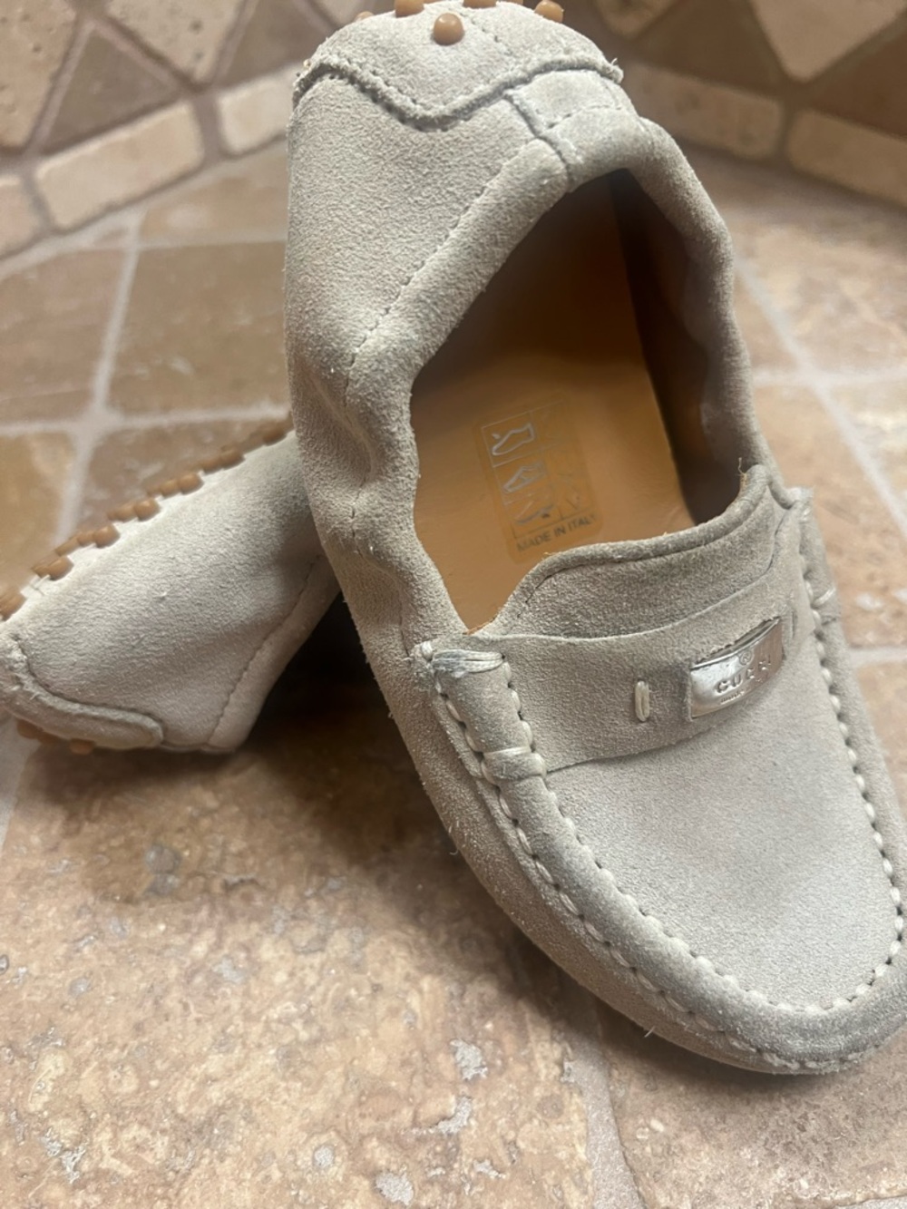 Gucci Kid’s Suede Loafers in Light Beige with Metal Bit